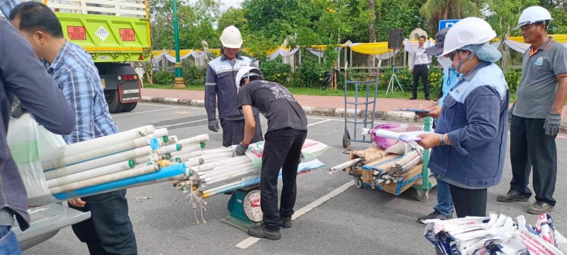 ร่วมส่งมอบขยะอันตราย ภายใต้โครงการจัดการของเสียอันตรายจากชุมชน จังหวัดนครศรีธรรมราช