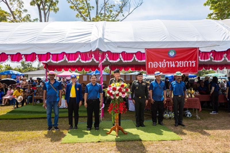 วันพฤหัสบดี ที่ 23 มีนาคม 2566 เวลา 14.00 น. 🎉เปิดมหกรรมกีฬาตำบลกะปาง🎉

🎖️พลตรี รักชาติ รัตนาศักดิ์ ผู้บัญชาการมณฑลทหารบกที่ 43 เป็นประธานในพิธีเปิดกิจกรรมโครงการ "มหกรรมกีฬาตำบลกะปาง" ครั้งที่ 19 ประจำปี 2566 ณ สนามกีฬา กองบัญชาการช่วยรบที่ 4 ค่ายเทพสตรีศรีสุนทร ต.กะปาง อ.ทุ่งสง จ.นครศรีธรรมราช นำโดย นายอภินันท์ ชนะภัย นายกเทศมนตรีตำบลกะปาง คณะผู้บริหาร สมาชิกสภาเทศบาลตำบลกะปาง กำนันตำบล ผู้ใหญ่บ้าน พนักงานเทศบาลตำบลกะปาง คณะกรรมการศูนย์กีฬาทุกหมู่บ้าน และประชาชนชาวตำบลกะปาง โดยนายอภิชาติ แก่นแก้ว ท้องถิ่นอำเภอทุ่งสง เป็นผู้กล่าวรายงาน