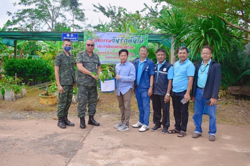 เทศบาลตำบลกะปาง วันศุกร์ ที่21 เดือน ตุลาคม 2565 เวลา 09.00น. ภายใต้การบริหารงานนายอภินันท์ ชนะภัย นายกเทศมนตรีตำบลกะปาง ร่วมกับสมาชิกสภาเทศบาล กำนันตำบลกะปาง ผู้ใหญ่บ้านทุกหมู่บ้าน และชาวบ้านในเทศบาลตำบลกะปาง จัดกิจกรรมวันรักษ์ต้นไม้ประจำปีของชาติ พ.ศ.2565 ซึ่งเป็นวันคล้ายวันพระราชสมภพของสมเด็จพระศรีนครินทราบรมราชชนนี เป็นวันบำรุงรักษาต้นไม้ ซึ่งมีการบำรุงรักษาต้นไม้ กำจัดวัชพืช ณ สวนป่าชุมชนในหมู่ที่ 5 และหมู่ที่7 ตำบลกะปาง อำเภอทุ่งสง จังหวัดนครศรีธรรมราช

#เทศบาลตำบลกะปาง

#ประชาสัมพันธ์เทศบาลตำบลกะปาง

#วันรักษ์ต้นไม้ประจำปีของชาติ2565
