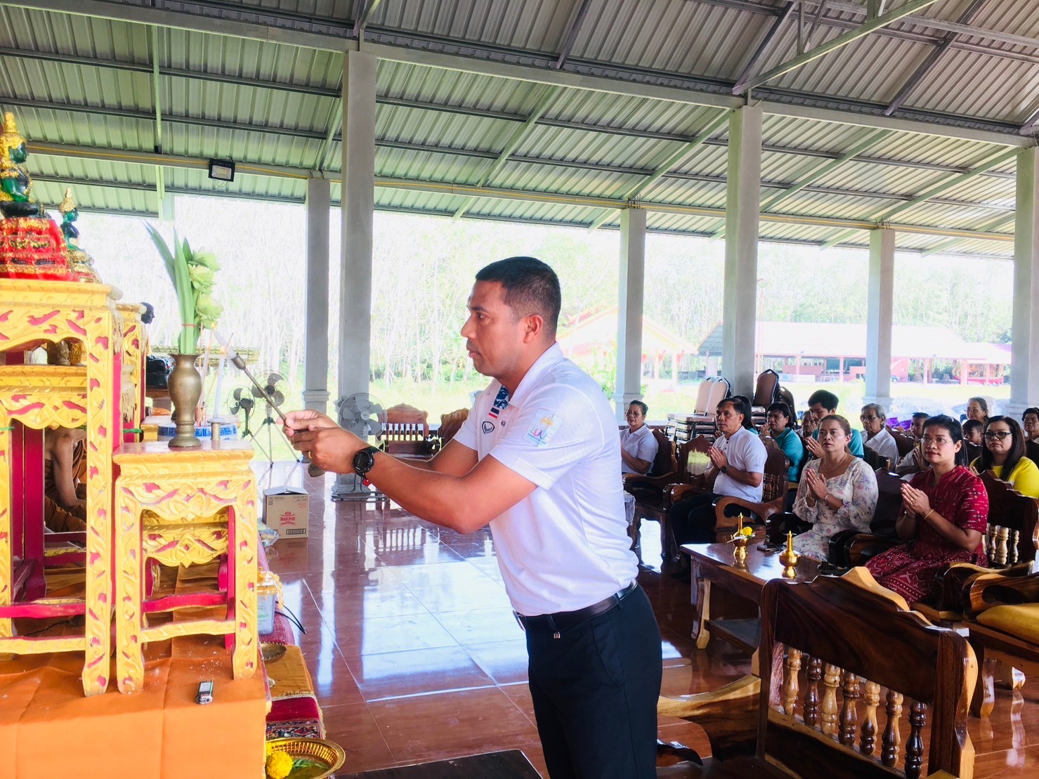 🙏🏻โครงการวัด ประชา รัฐ สร้างสุข ทำความสะอาดวัดบ้านพูน เพื่อความเป็นระเบียบเรียบร้อยและทัศนียภาพที่สวยงาม
วันพุธ  ที่ 10 มกราคม 2567 เวลา 09.00 น. นายอภินันท์ ชนะภัย นายกเทศมนตรีตำบลกะปาง  พร้อมด้วย นายชลิต ไทยทอง ปลัดเทศบาล นางสาวกัลญา รอดแก้ว รองปลัดเทศบาล นางณิชากานต์ พรหมเพศ หัวหน้าสำนักปลัดเทศบาล พร้อมด้วย 7 ภาคี เครือข่ายในตำบลกะปาง (ภาครัฐ ภาคศาสนา ภาควิชาการ ภาคเอน ภาคประชาชน ภาคประชาสังคม และภาคสื่อมวลชน) พร้อมด้วย ประชาชนจิตอาสา  ร่วมกันทำกิจกรรม ทำความสะอาดวัด โครงการวัด ประชา รัฐ สร้างสุข  ณ บริเวณวัดบ้านพูน  ม.5  ต.กะปาง  อ.ทุ่งสง จ.นครศรีธรรมราช