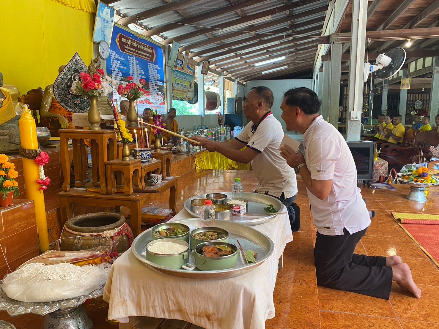 🙏🏻โครงการวัด ประชา รัฐ สร้างสุข ทำความสะอาดที่พักสงฆ์คลองตูกศรัทธาราม  เพื่อความเป็นระเบียบเรียบร้อยและทัศนียภาพที่สวยงาม
วันศุกร์ ที่ 9 กุมภาพันธ์ 2567  เวลา 10.00 น. นายอภินันท์ ชนะภัย นายกเทศมนตรีตำบลกะปาง มอบหมายให้ นายชลิต ไทยทอง ปลัดเทศบาลพร้อมด้วย 7 ภาคี เครือข่ายในตำบลกะปาง (ภาครัฐ ภาคศาสนา ภาควิชาการ ภาคเอกชน ภาคประชาชน ภาคประชาสังคม และภาคสื่อมวลชน) พร้อมด้วย ประชาชนจิตอาสา  ร่วมกันทำกิจกรรม ทำความสะอาดวัด โครงการวัด ประชา รัฐ สร้างสุข  ณ บริเวณที่พักสงฆ์คลองตูกศรัทธาราม  ม.2 ต.กะปาง  อ.ทุ่งสง จ.นครศรีธรรมราช
