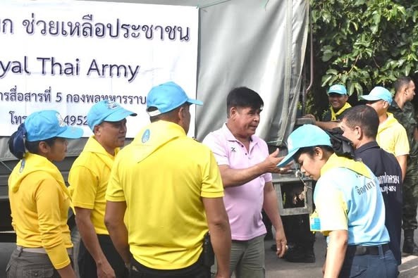 วันที่17 ธันวาคม 2567  เวลา 14.00 น. 
นายทรงยศ กรุณา รองนายกเทศมนตรี รักษาราชการแทนนายกเทศมนตรีตำบลกะปาง ร่วมกับ นายธนคม ทองอินทร์ ปลัดอา​วุโส รักษาราชการแทน นายอำเภอทุ่งสงและคณะ พร้อมด้วยผู้ใหญ่บ้าน ผู้ช่วยผู้ใหญ่บ้าน หน่วยพระราชทานกองทัพบก สถานีตำรวจภูธรกะปาง ลงพื้นที่ช่วยเหลือผู้ประสบอุทกภัยในพื้นที่ตำบลกะปาง