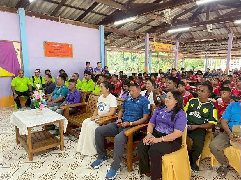 วันเสาร์ ที่13 เดือนกันยายน  พ.ศ.2568 
นายอุทัย จงสวัสดิ์ นายกเทศมนตรีตำบลกะปาง เป็นประธานในพิธีเปิดโครงการสร้างเสริมสุขภาพ ขยับกายสบายชีวี ด้วยกีฬาฟุตบอลสำหรับเด็กและเยาวชน พร้อมด้วยคณะผู้บริหาร สมาชิกสภาเทศบาล  คณะกรรมการกองทุนหลักประกันสุขภาพเทศบาลตำบลกะปาง และน้องๆเยาวชนในพื้นที่เทศบาลตำบลกะปาง ณ โรงเรียนวัดกะโสม